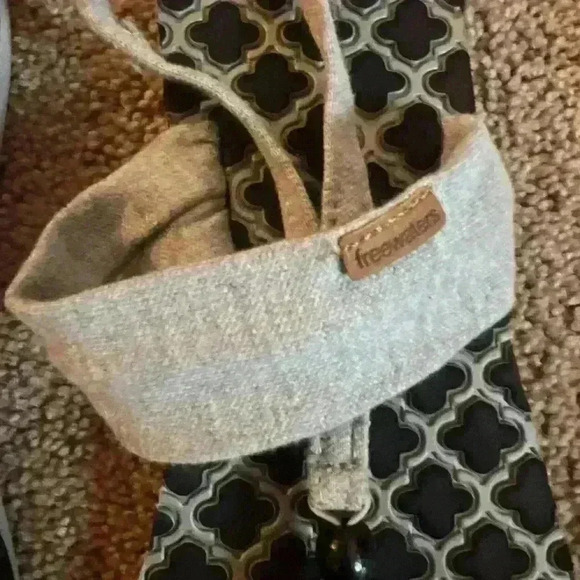 Free Waters Sandals  size 7 (Sanuk Look Alike) - Picture 3 of 4